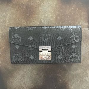 MCM Tracy Crossbody Wallet in Visetos BLACK
